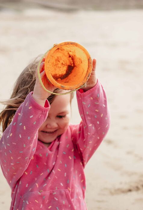 Familienfotografie aus Lauf bei Nürnberg Spielen im Sand beim Familienshooting