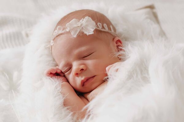 Wie ein Engel – Homestory für das Neugeborene Newborn aus Lauf
