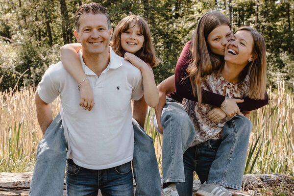 Echt schöne Familienfotos – natürlich und authentisch aus Lauf Familienporträt
