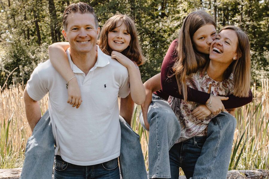Echt schöne Familienfotos – natürlich und authentisch aus Lauf Familienporträt