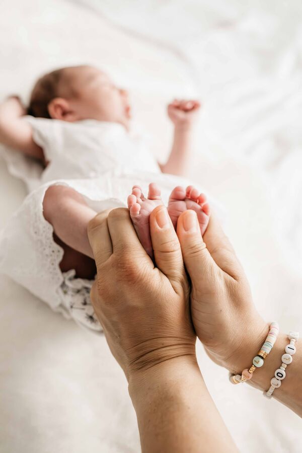 Mama und Baby beim Fotografen